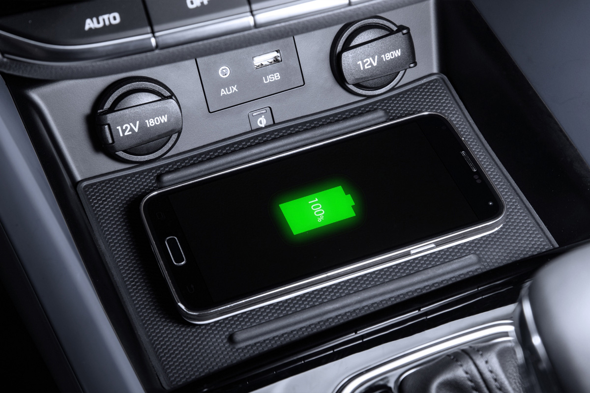 car-smartphone-wireless-charging-pad