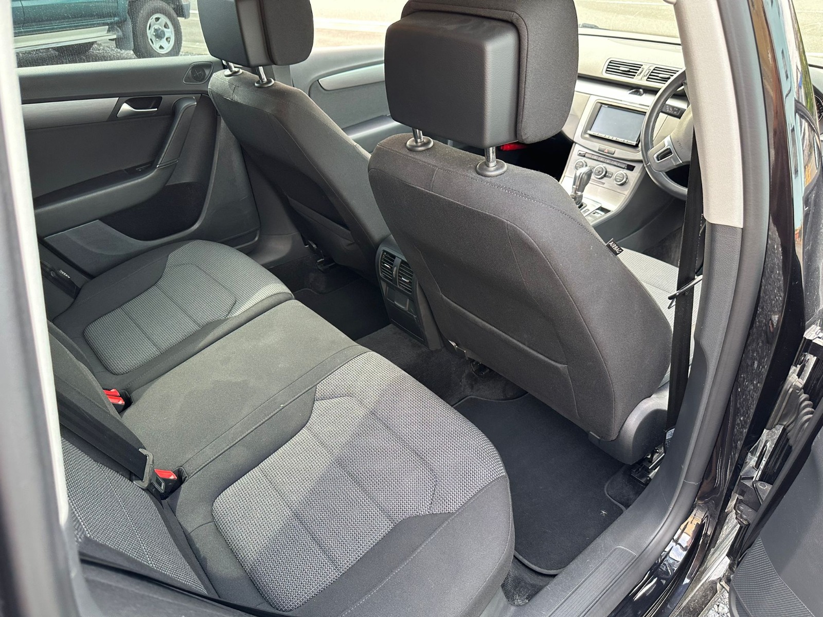 2014-volkswagen-passat-variant-tsi-rear-seats