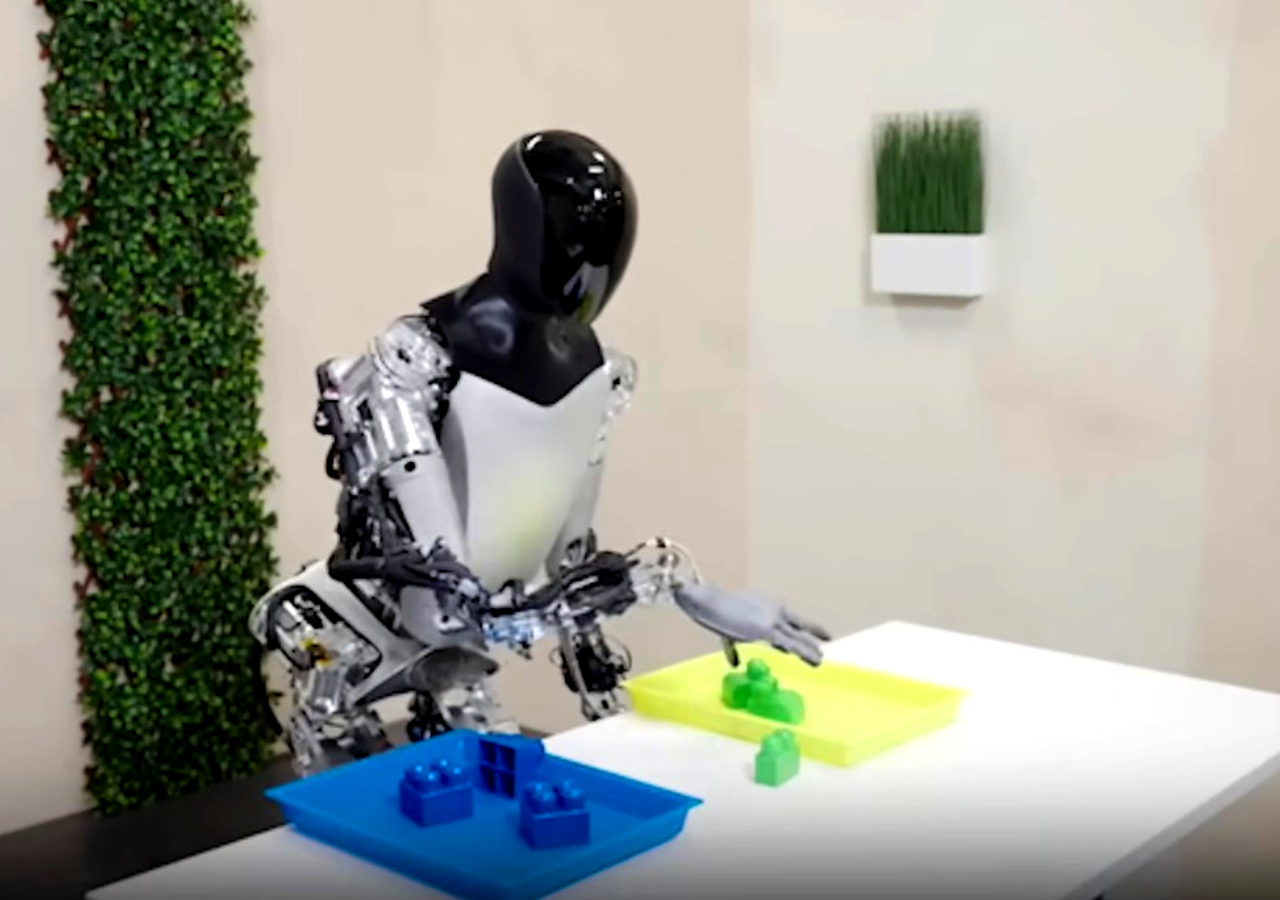 AI Growth: Watch Tesla’s Optimus Robot Master Autonomous Object Sorting