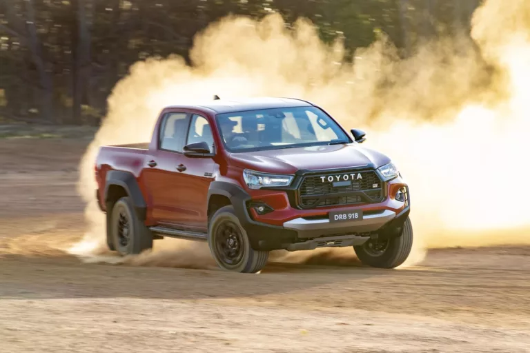 2023-toyota-hilux-review-flagshipdrive.com