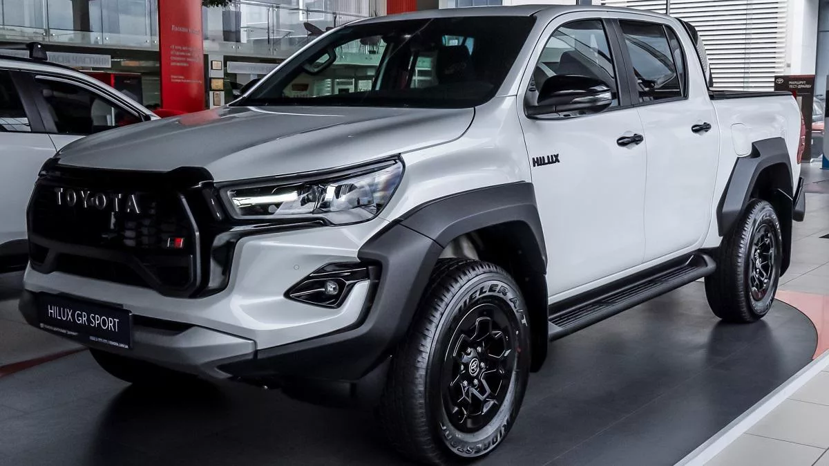 2024-toyota-hilux-arrives-with-new-features