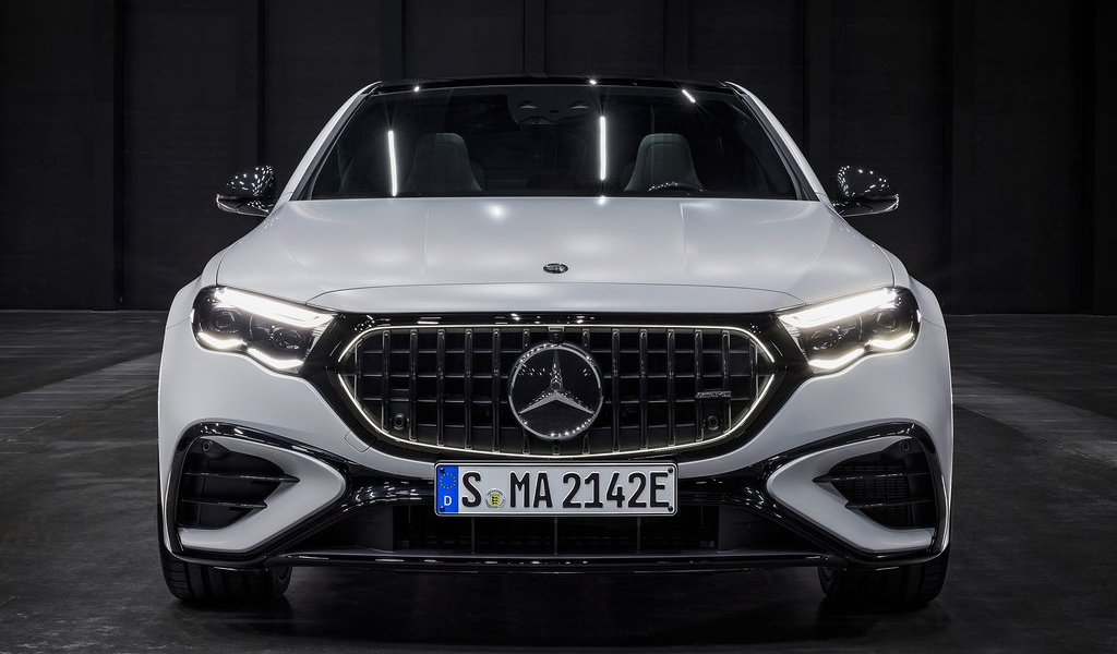 10 Best Features of the 2025 Mercedes-AMG E53 Hybrid