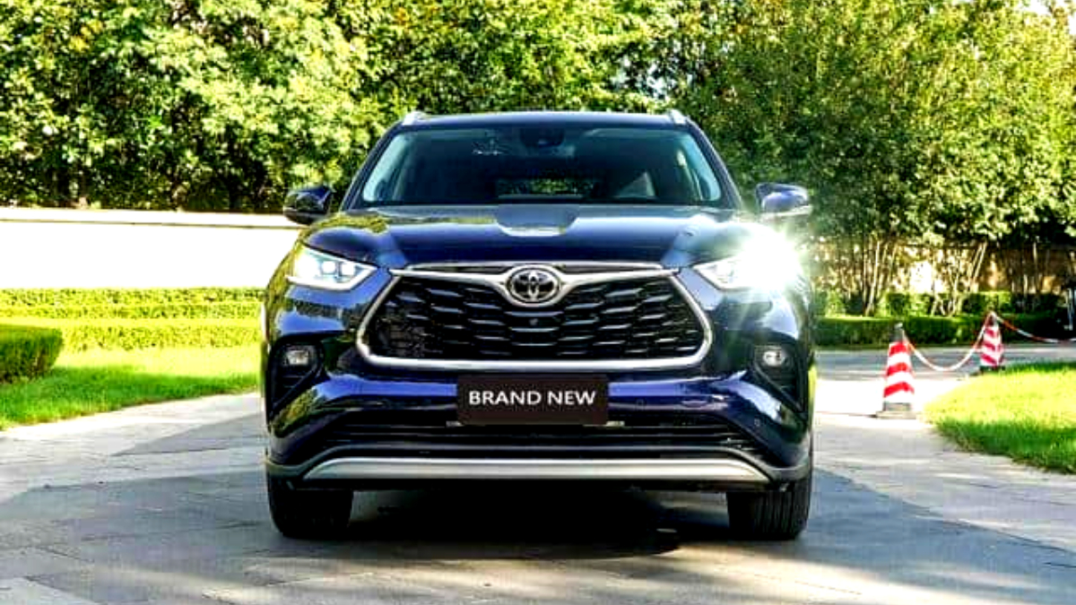 2024 Toyota Highlander Review: A Modern Mid-size SUV