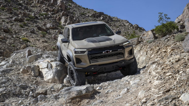 2024 Chevrolet Colorado Exterior Front View Driving