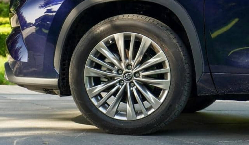 2024 Toyota Highlander Front Wheel