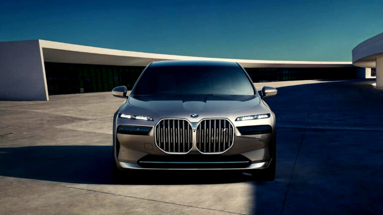 2025 BMW i7 Exterior Front View