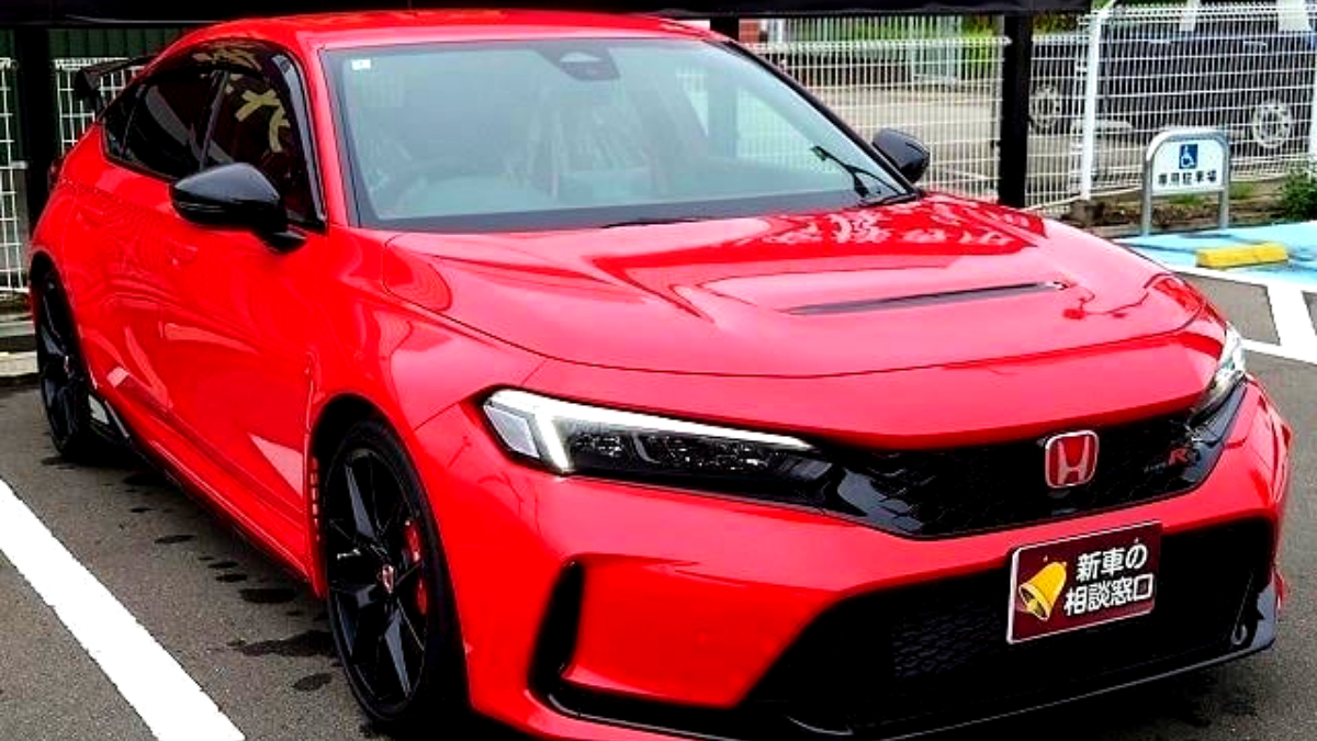 2025 Honda Civic Type R Exterior Front Angle View