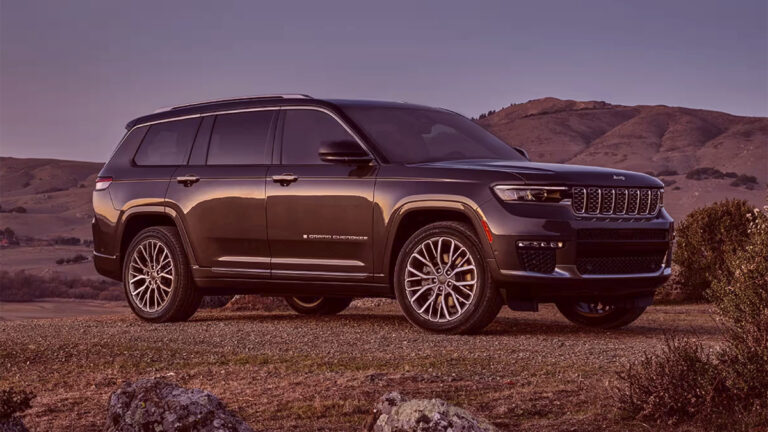 Jeep Grand Cherokee 2026 Exterior Front Angle View