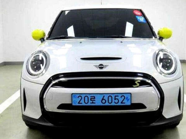 Recalled Mini Cooper EV SE Hardtop Exterior Front Angle View