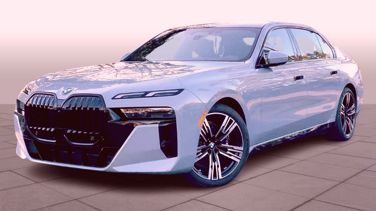 2024 BMW i7 Review: A 650-HP Luxurious Electric Sedan