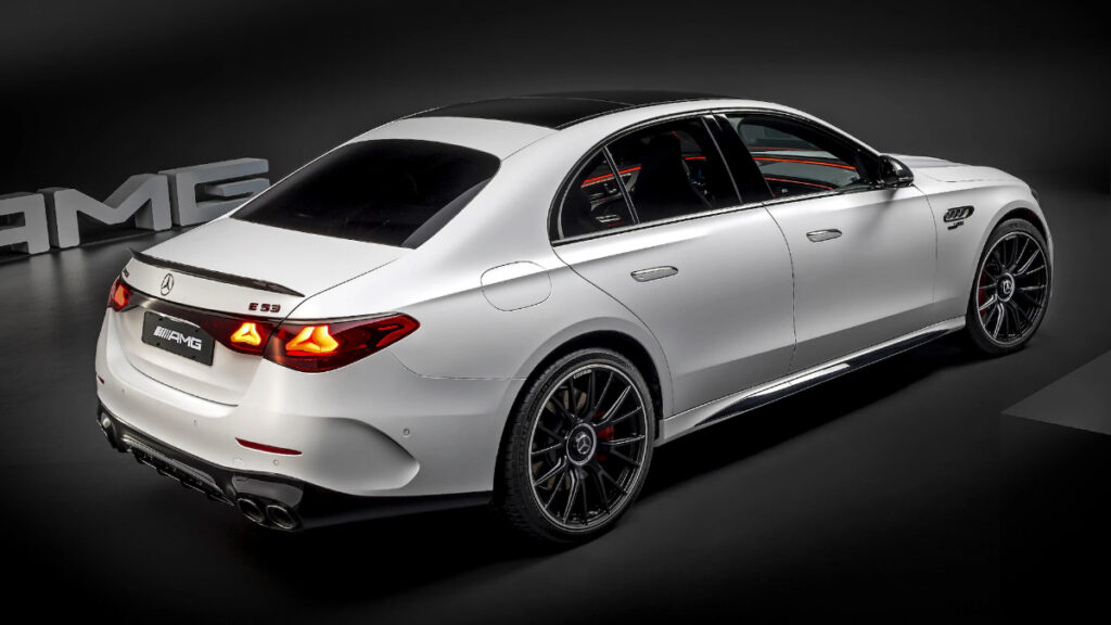 2025 Mercedes-AMG E53 Hybrid 4Matic+ Exterior Rear Angle